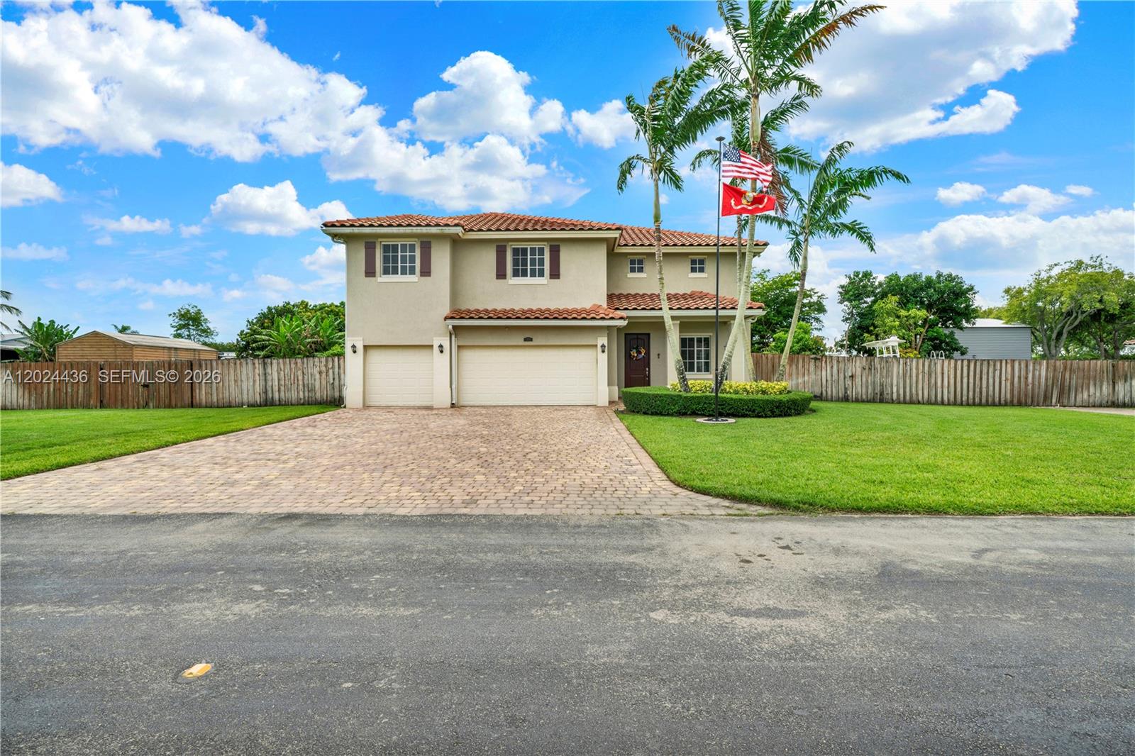 REDLAND REEF - Residential
