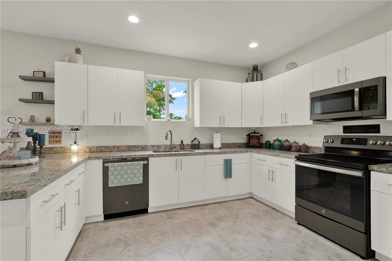 REDLAND REEF - Residential
