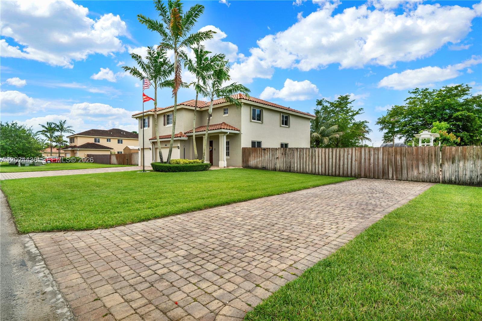REDLAND REEF - Residential