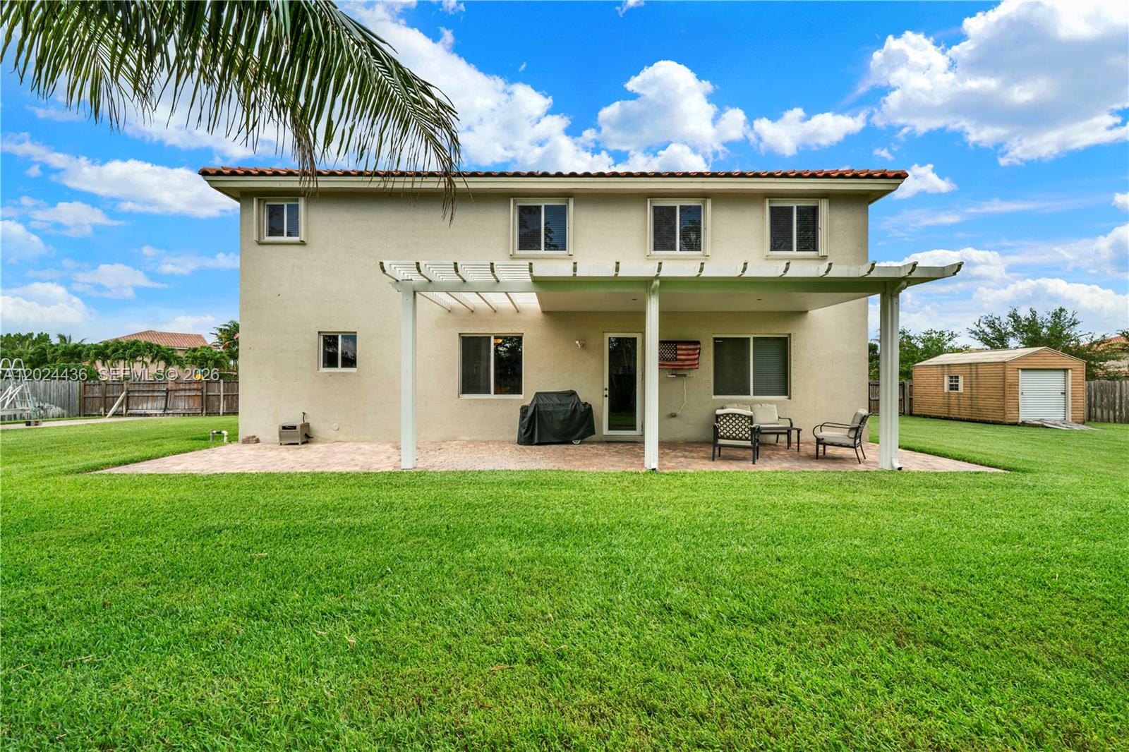 REDLAND REEF - Residential