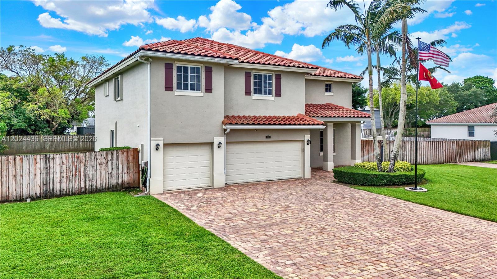 REDLAND REEF - Residential