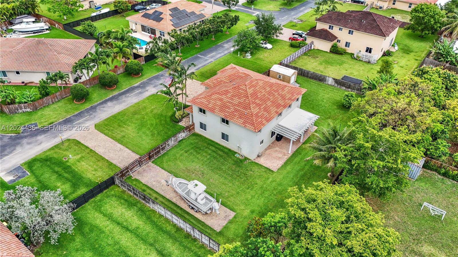 REDLAND REEF - Residential