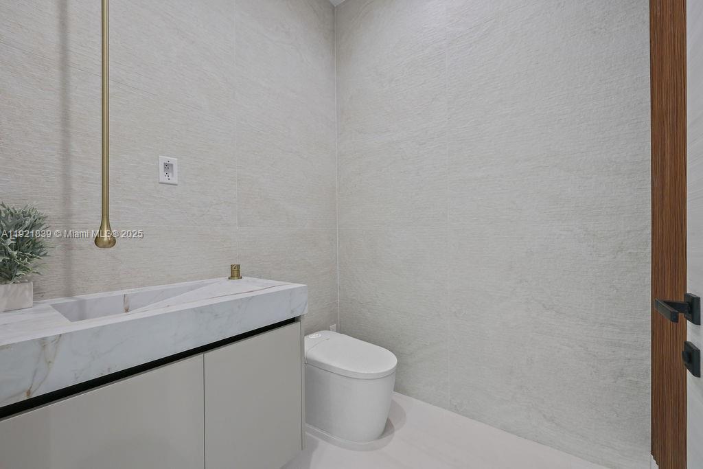 VICTORIA PARK CORR AMEN P - Residential