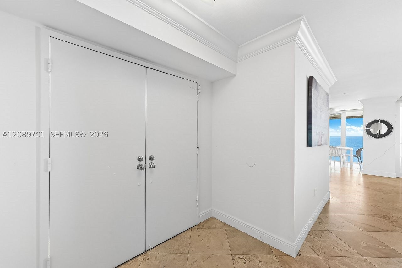 881 Ocean Dr 19C