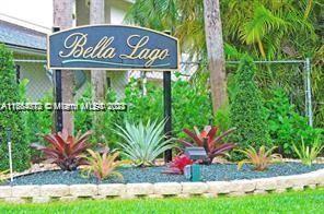 Great townhouse 2bed /2 baths. this wonderful unit is ideal for small families or investors, located very close to Supermarkets, Gas Stations, Restaurants, Schools, Wellington Mall Center and a few minutes driving towards the beaches.Property is vacant, easy to show, on lockbox.