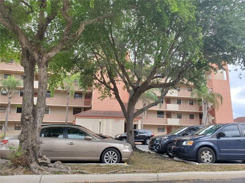 Tiny photo for 10253 NW 9th Street Cir #204-6, Miami, FL 33172 (MLS # A12027286)
