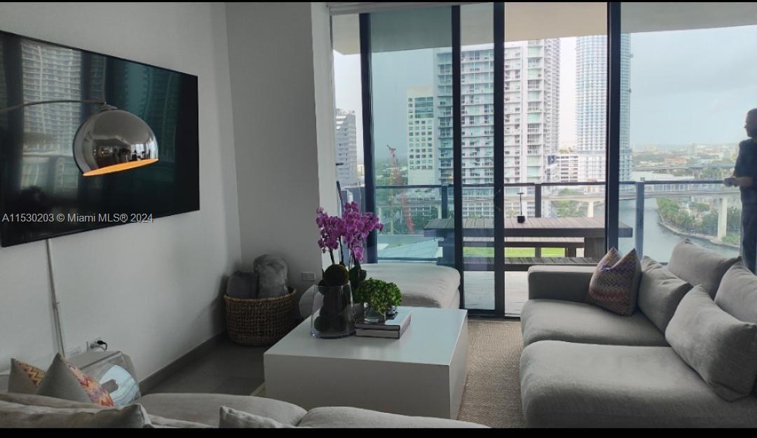 REACH CONDO - Residential