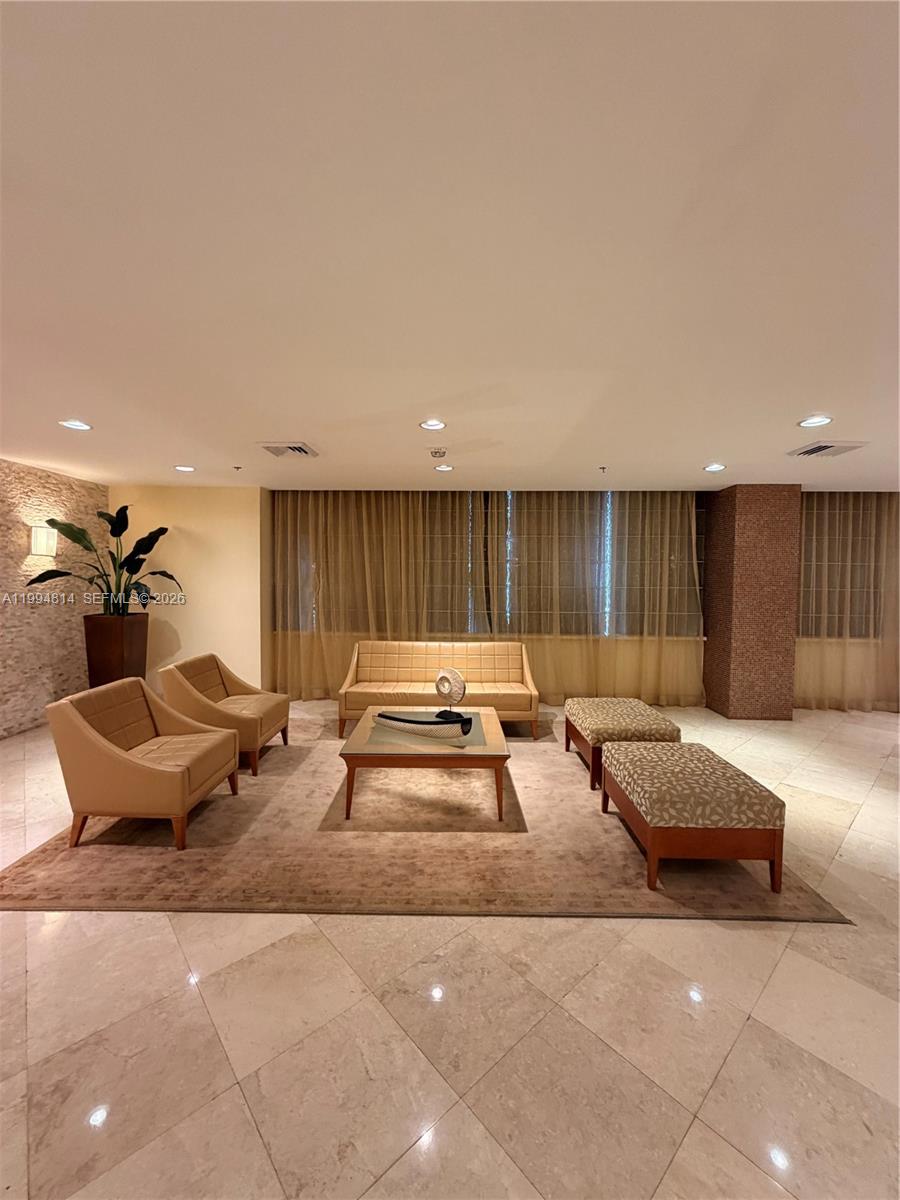 6767 Collins Ave 504