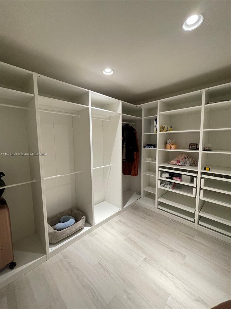 DORAL COMMONS - Residential