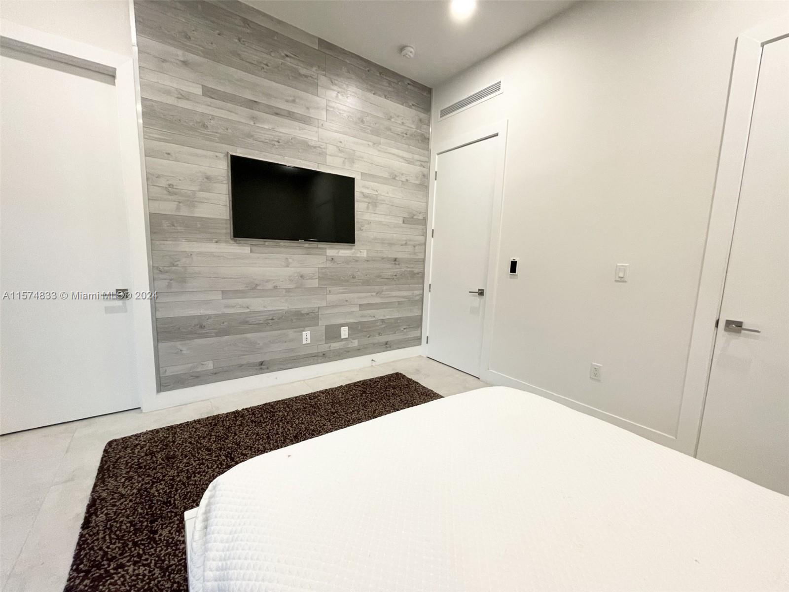 DORAL COMMONS - Residential