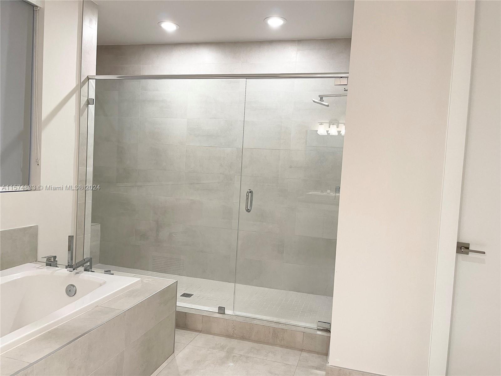 DORAL COMMONS - Residential