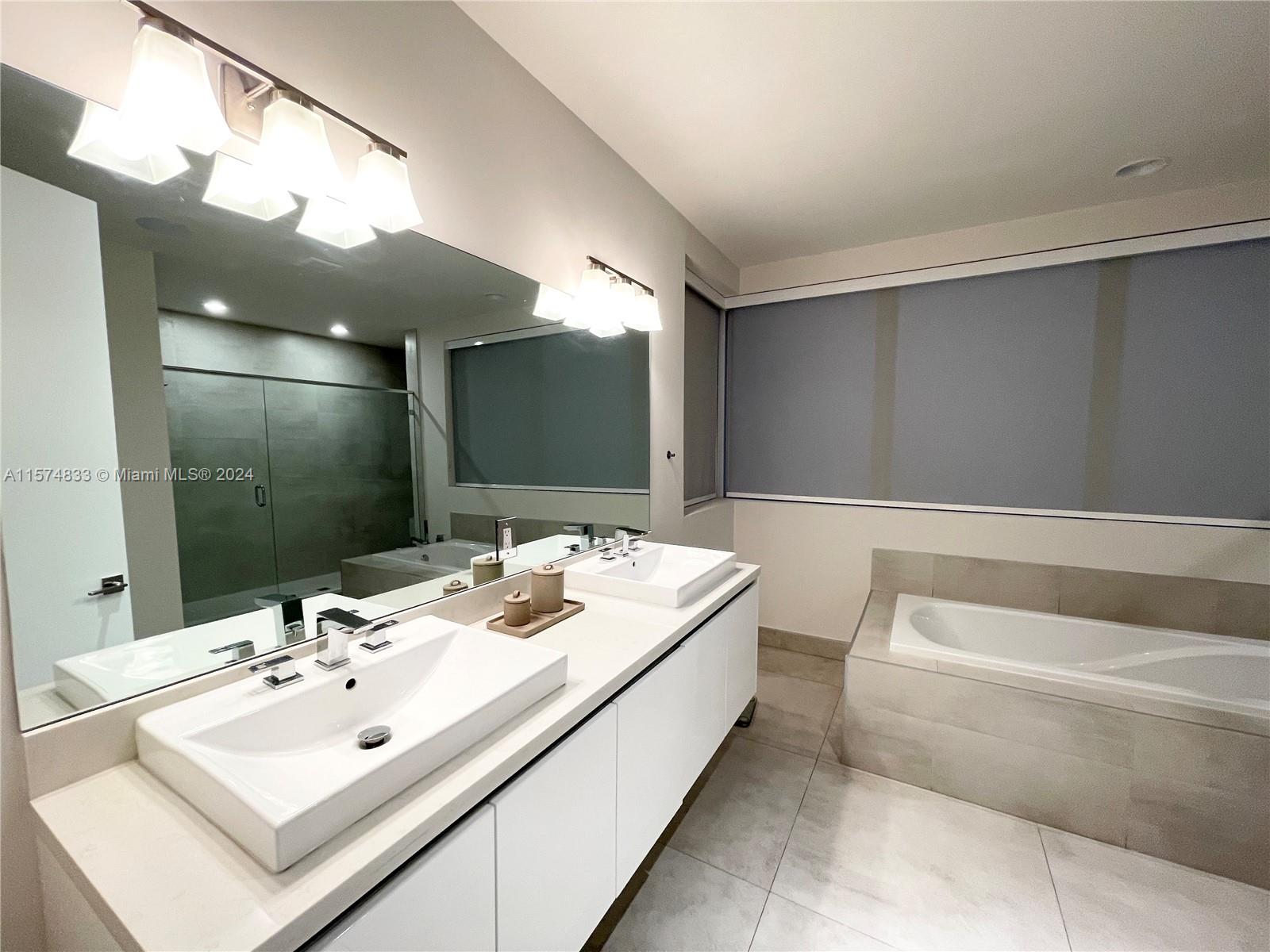 DORAL COMMONS - Residential