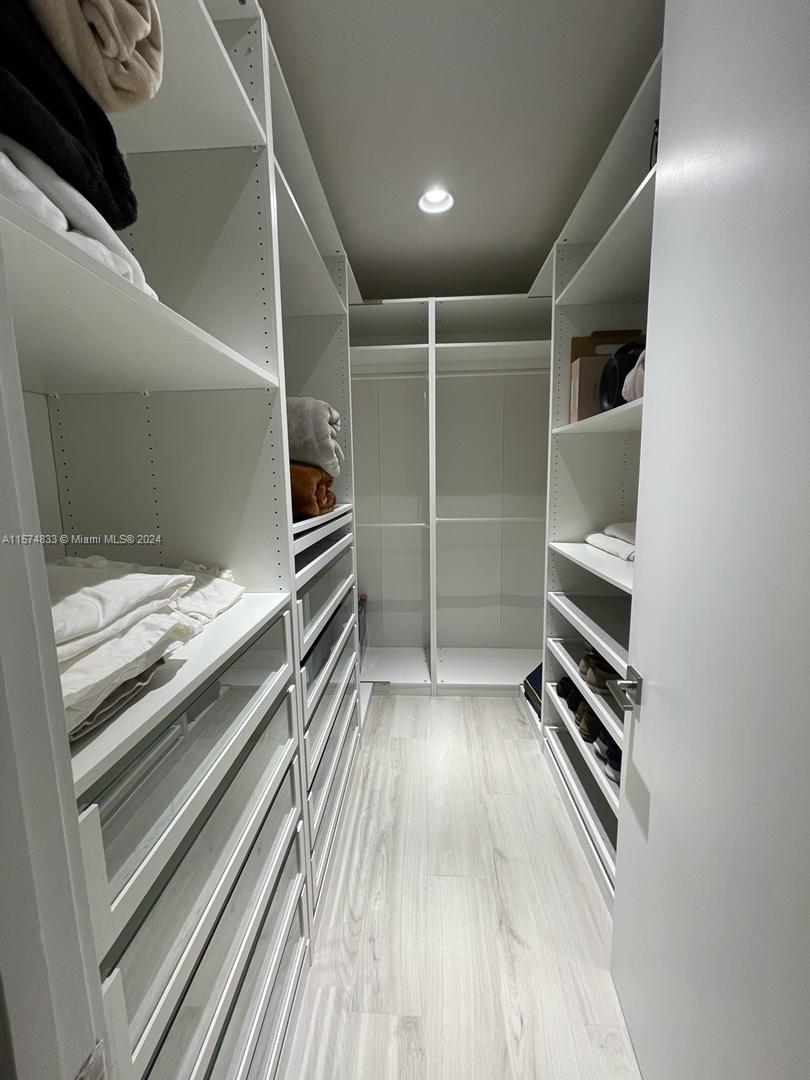 DORAL COMMONS - Residential