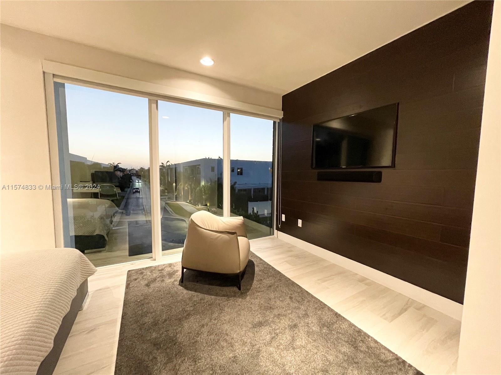 DORAL COMMONS - Residential