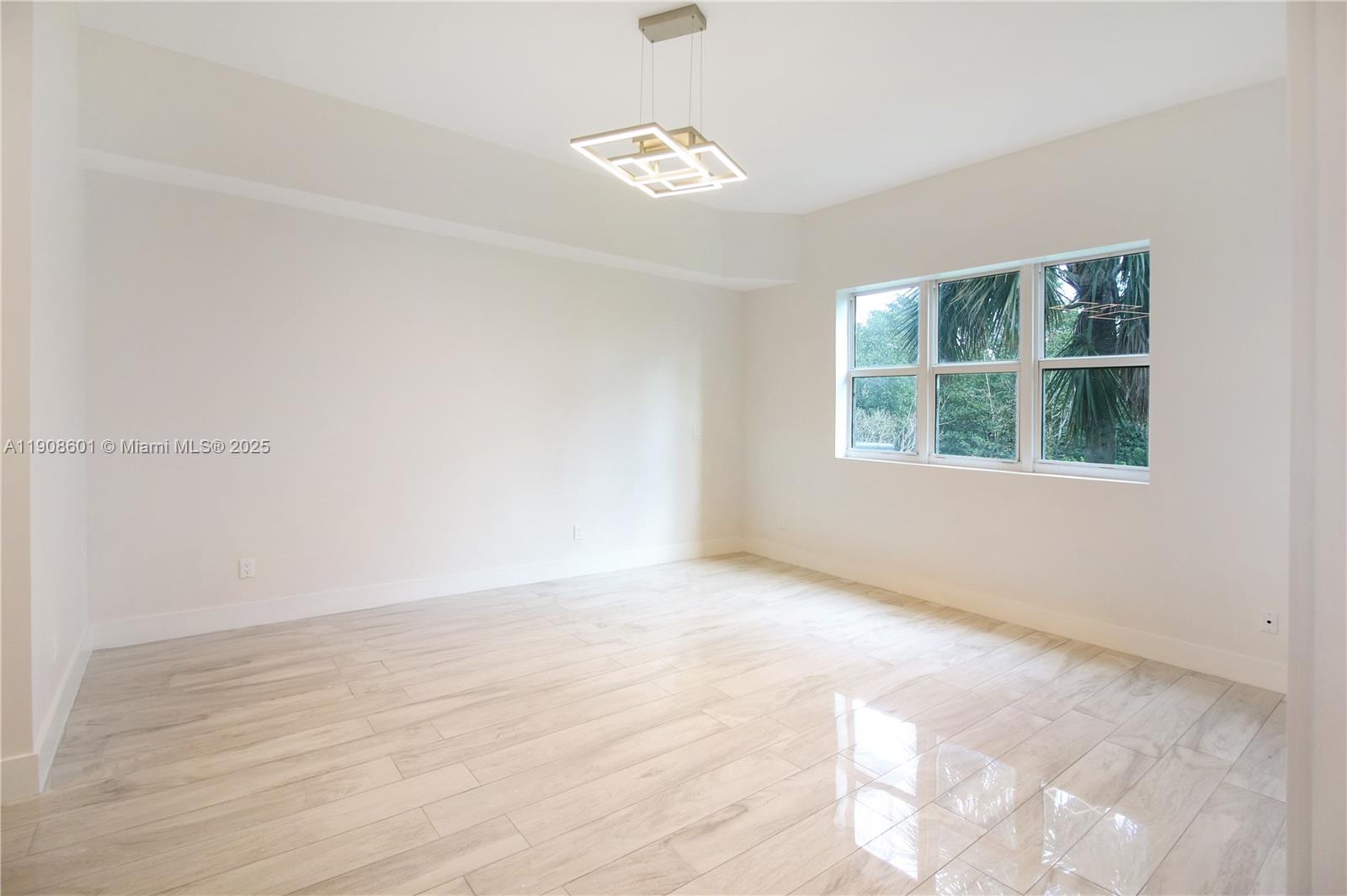 THE OAKS I CONDO - Residential Lease