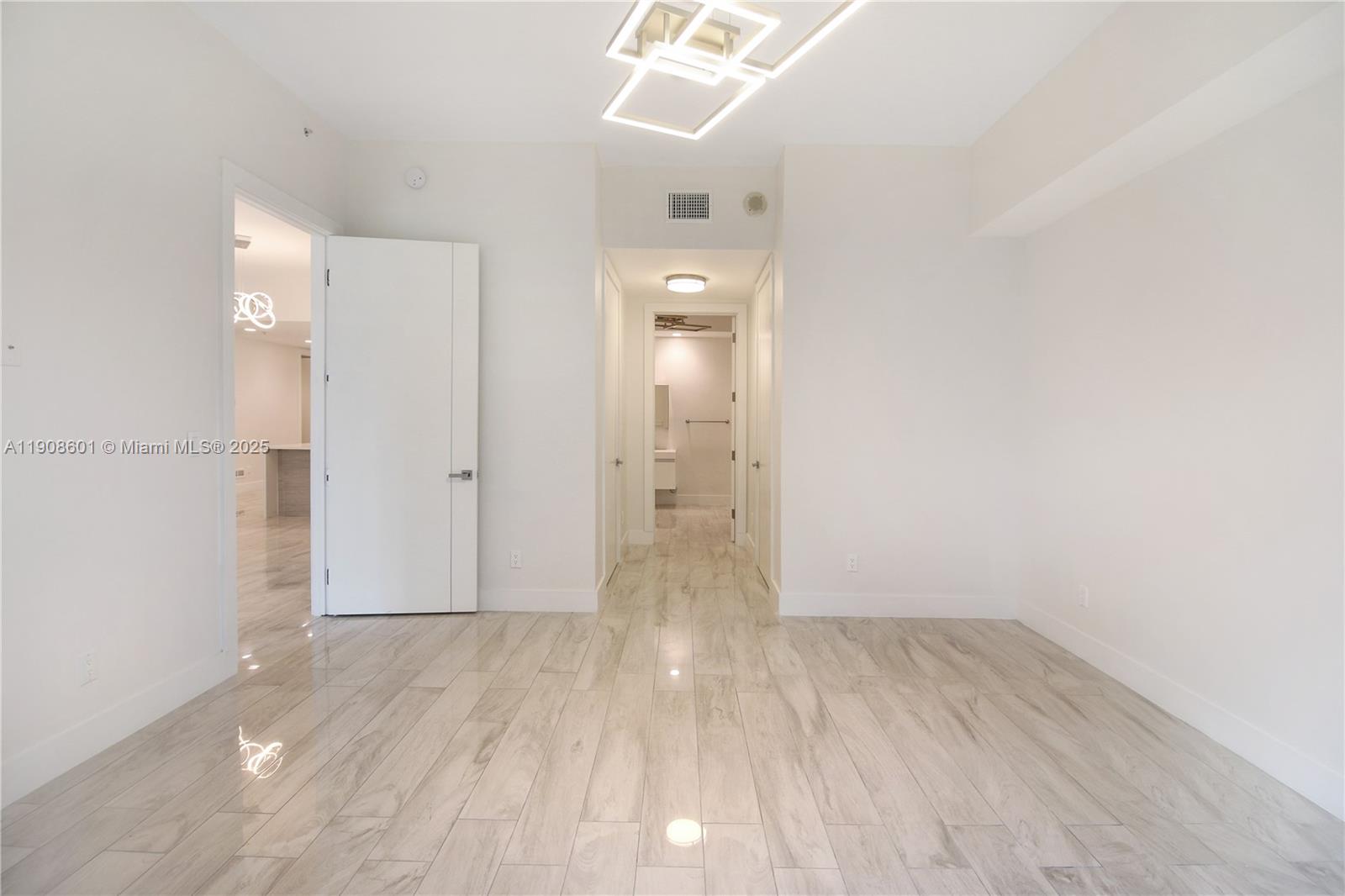 THE OAKS I CONDO - Residential Lease