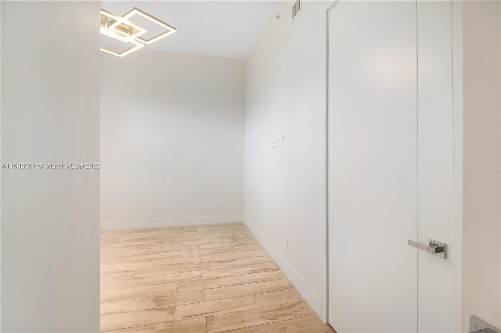 THE OAKS I CONDO - Residential Lease