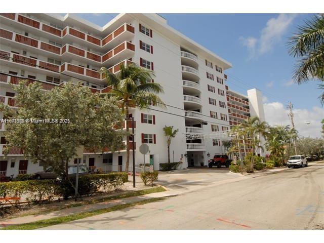 Rental Property at 3660 Ne 166th St 611, North Miami Beach, Miami-Dade County, Florida - Bedrooms: 2 
Bathrooms: 2  - $2,100 MO.