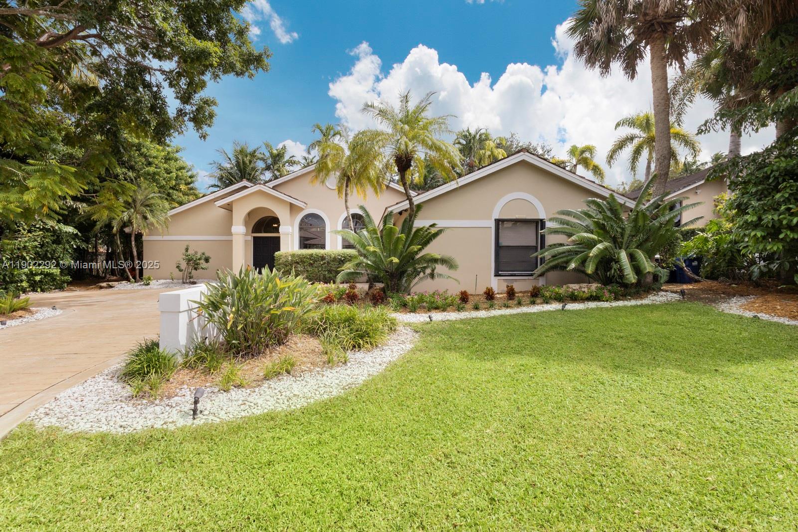 11003 SW 77th Ct Cir, Pinecrest, FL, 33156/$2,199,999 2 11003 SW 77th Ct Cir