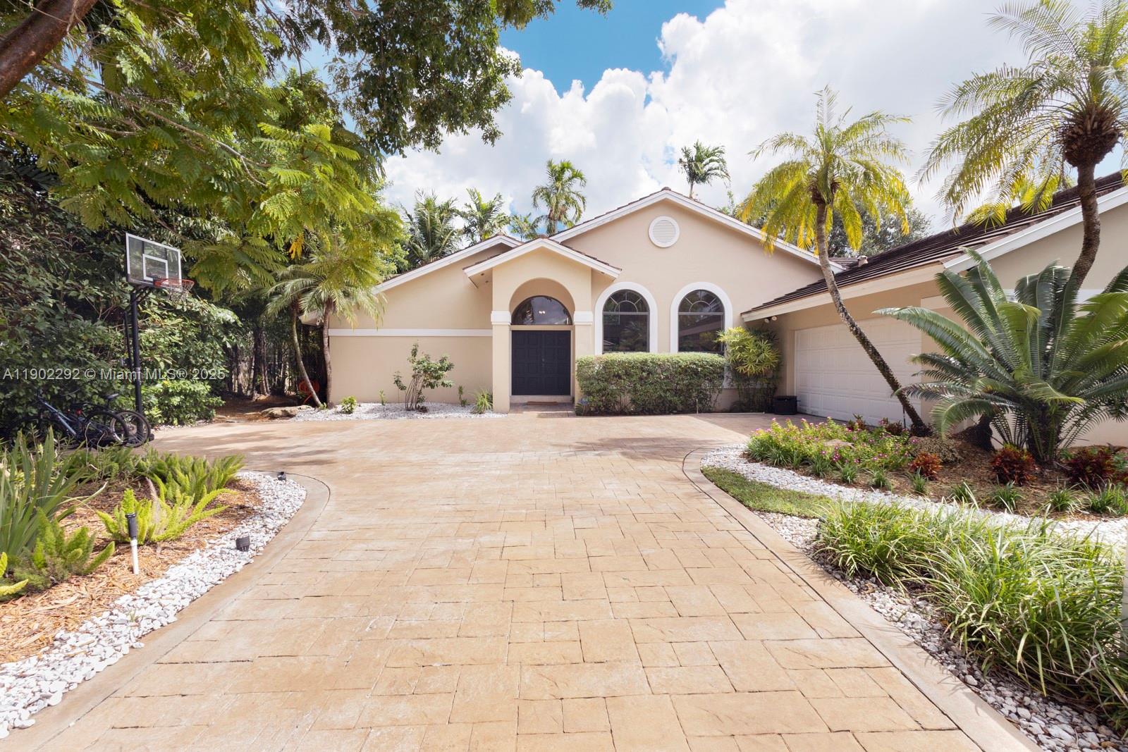 11003 SW 77th Ct Cir, Pinecrest, FL, 33156/$2,199,999 3 11003 SW 77th Ct Cir