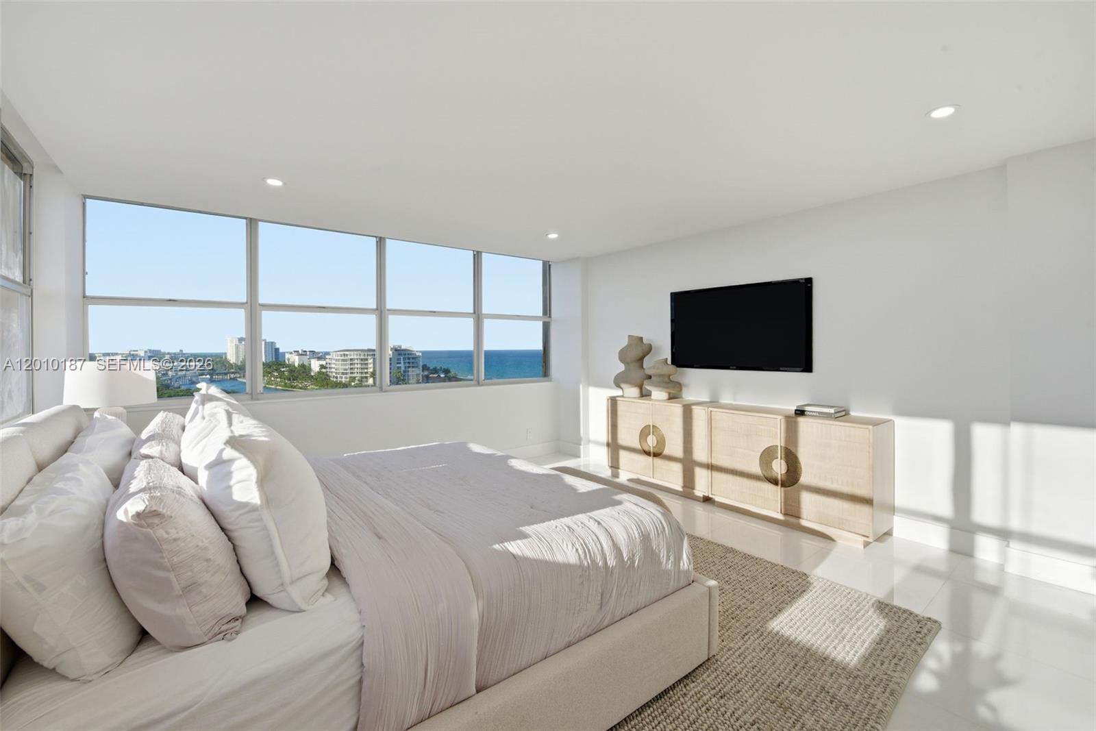 CLOISTER DEL MAR - Residential