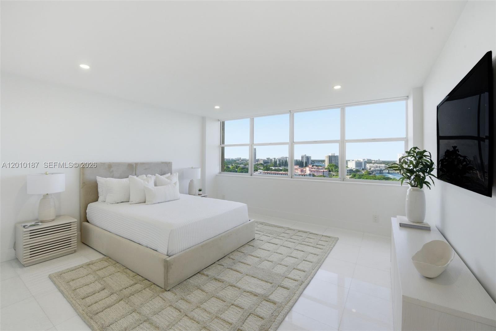 CLOISTER DEL MAR - Residential