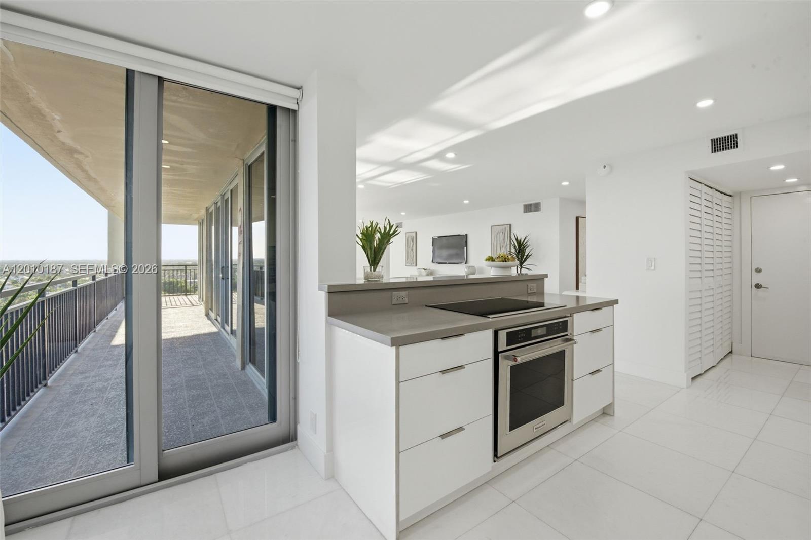 CLOISTER DEL MAR - Residential