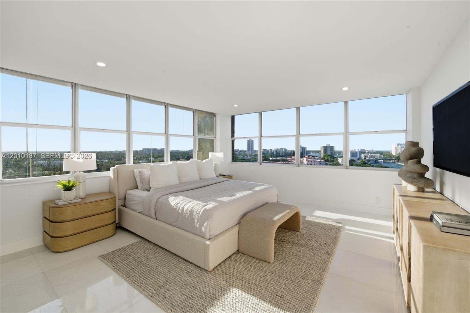 CLOISTER DEL MAR - Residential