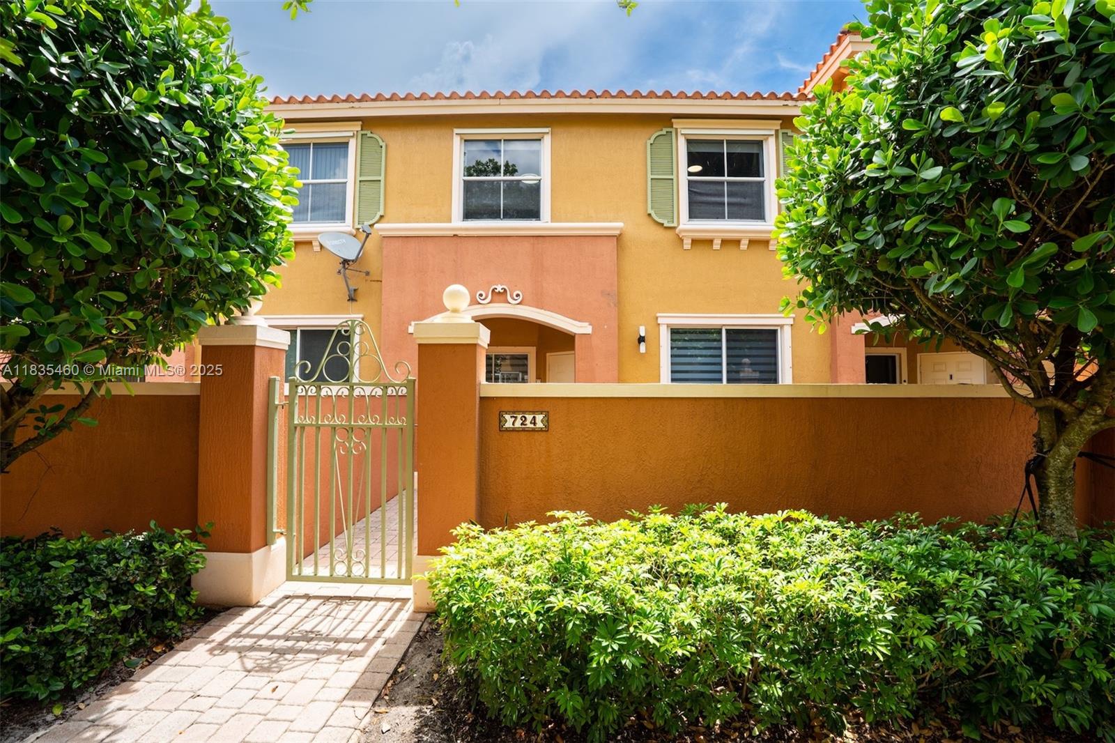 724 SW 106th Ave 2010, Pembroke Pines, FL, 33025/$369,000 1 724 SW 106th Ave 2010