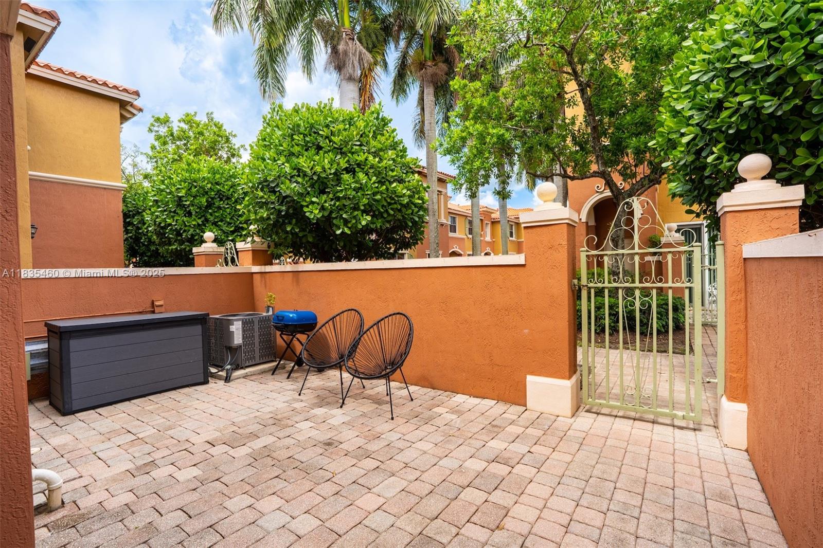 724 SW 106th Ave 2010, Pembroke Pines, FL, 33025/$369,000 3 724 SW 106th Ave 2010