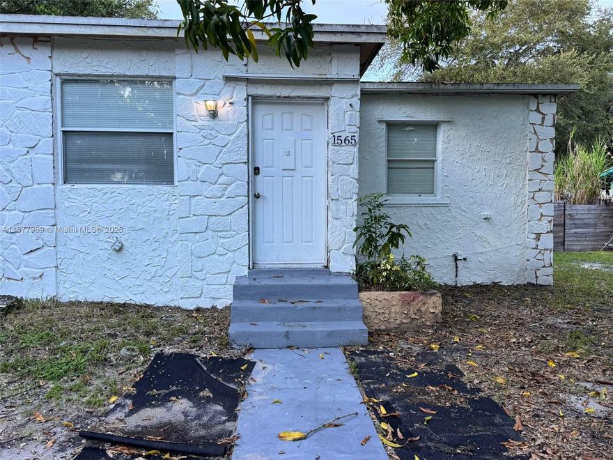 Comfortable  and Very Spacious 3 Bedroom /2 Bathroom house , with a separate dining room and living room plus a family room,  9000 sq ft Fenced  Back Patio and Front Yard !.Tile floors in all social areas , wood floors in 2 bedrooms and master bedroom . Fantastic North Miami location, close  to the Beach, Aventura Mall, Restaurants, Schools.  Easy to show. Please text or email listing agent.
House has been rented for $2700 til Sept 30 2026