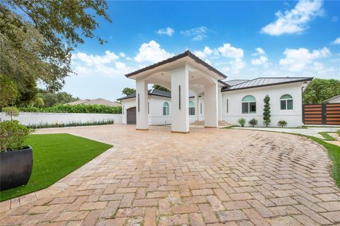 A home in Pinecrest