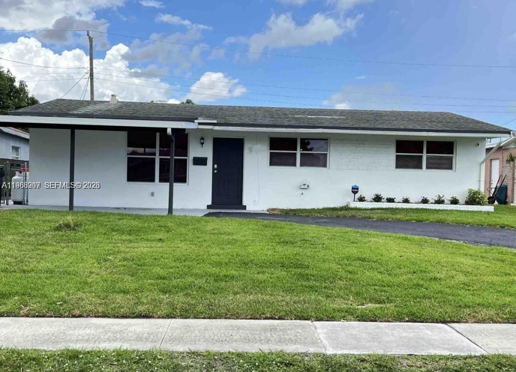 Photo of 2841 SW 4th Ct, Fort Lauderdale, FL 33312 (MLS # A11968907)