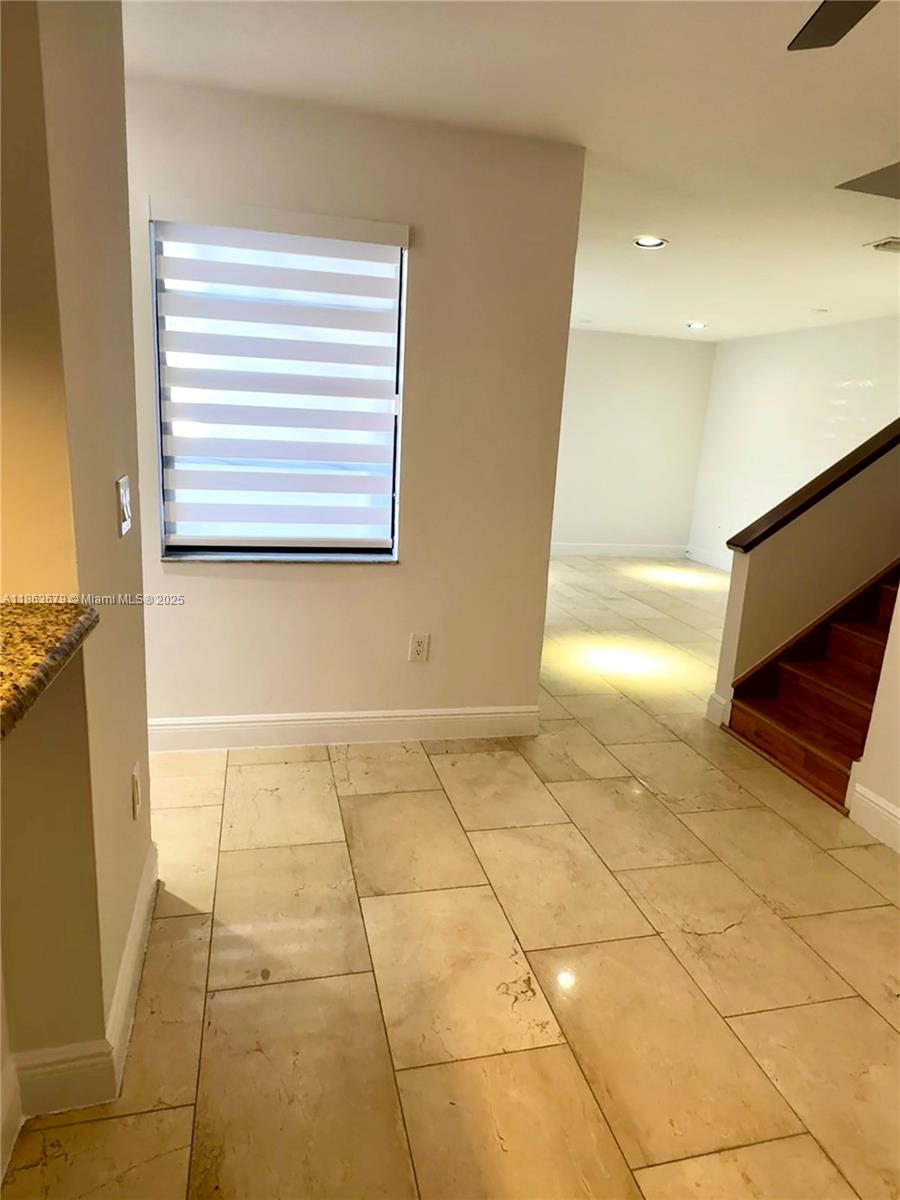 KENDALL LKS E LAKEVIEW TH - Residential Lease