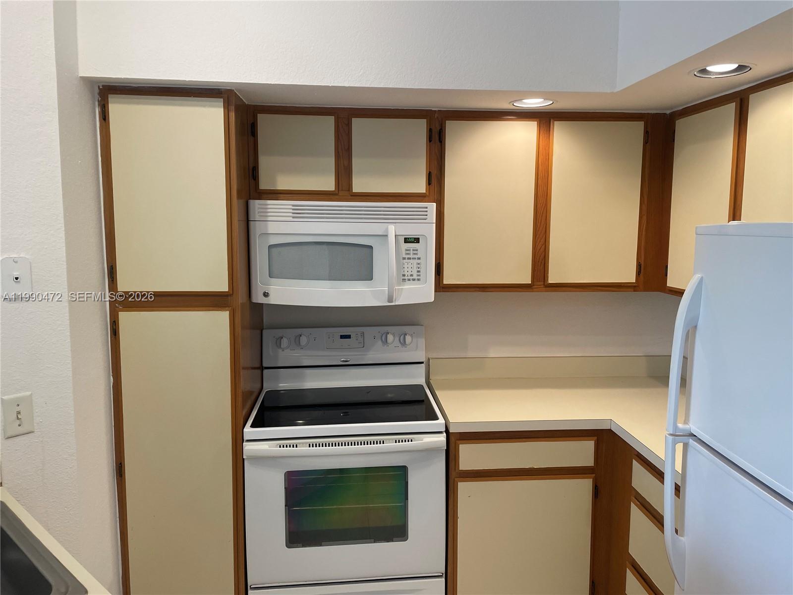 CORAL KEY CONDO - Residential Lease