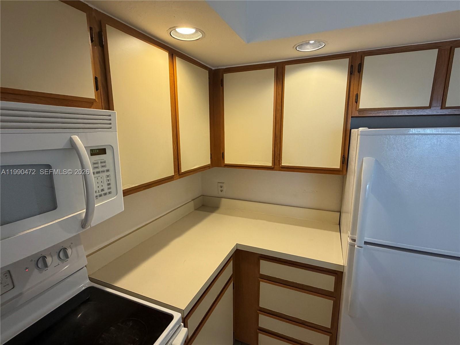 CORAL KEY CONDO - Residential Lease