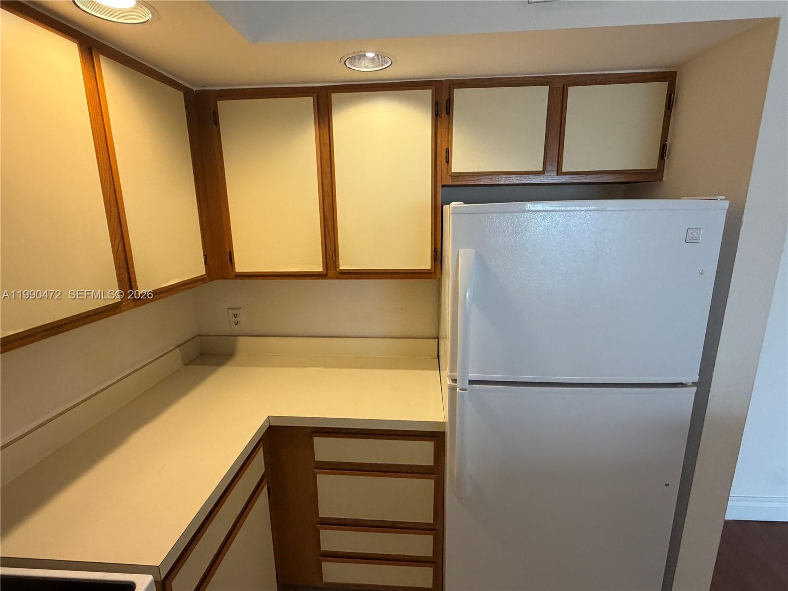 CORAL KEY CONDO - Residential Lease