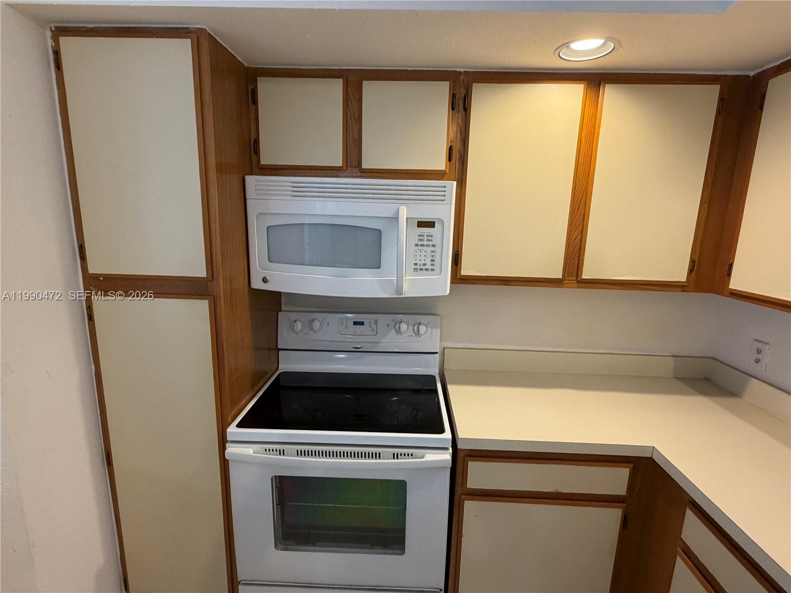 CORAL KEY CONDO - Residential Lease