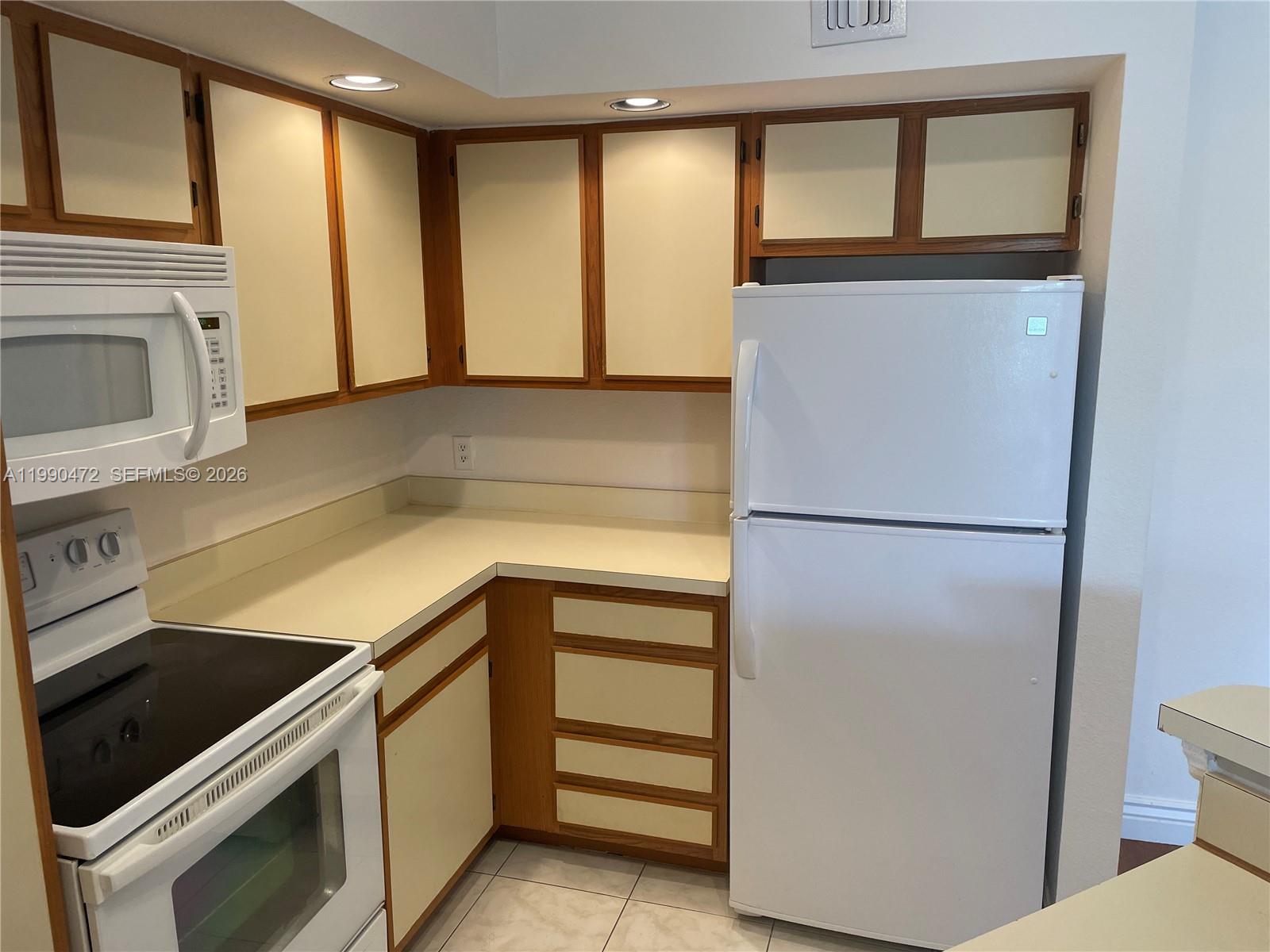 CORAL KEY CONDO - Residential Lease