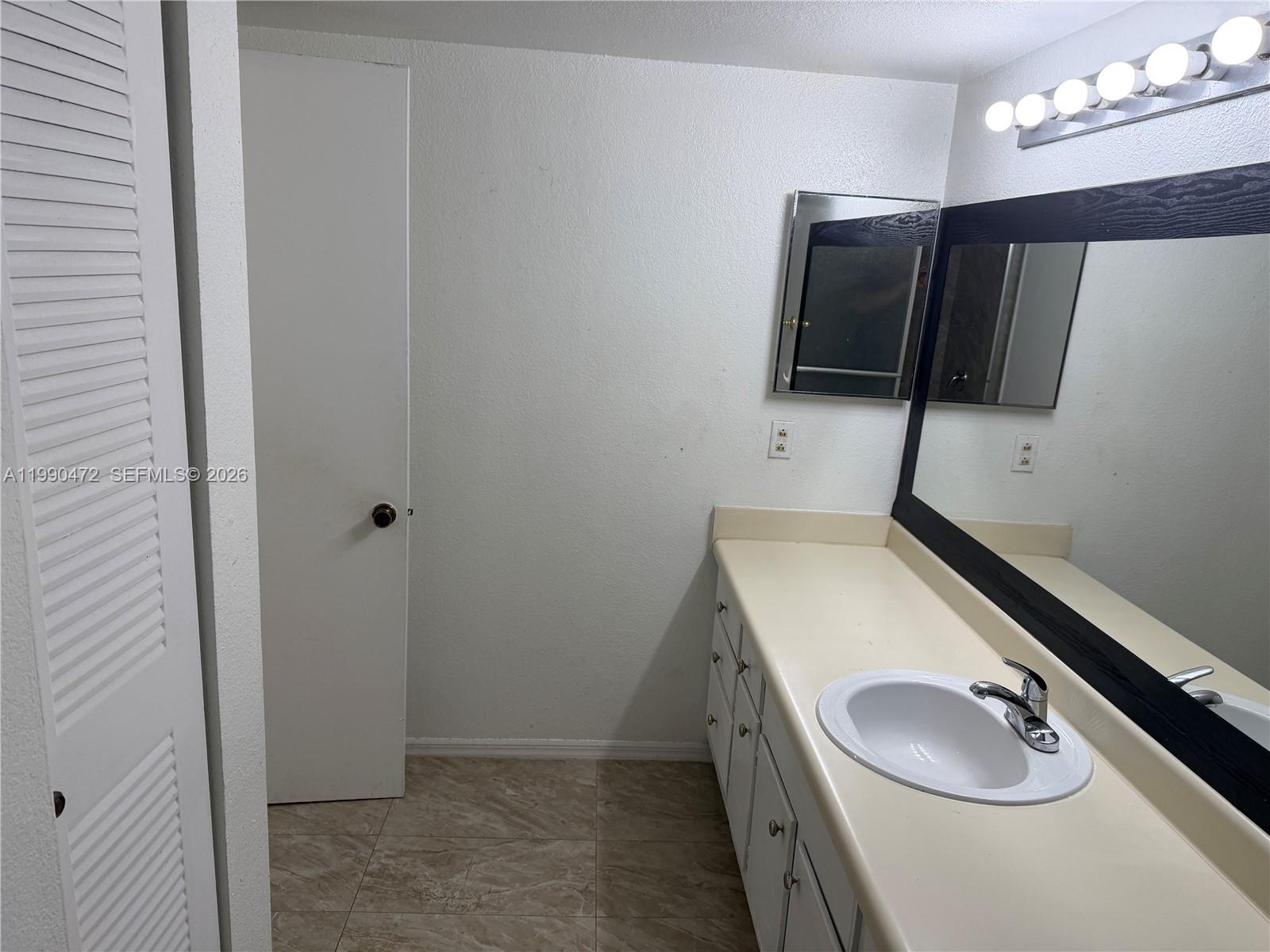 CORAL KEY CONDO - Residential Lease