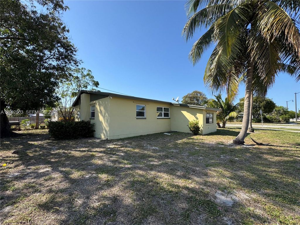 Photo of 600 NW 19th St, Pompano Beach, FL 33060 (MLS # A12002503)