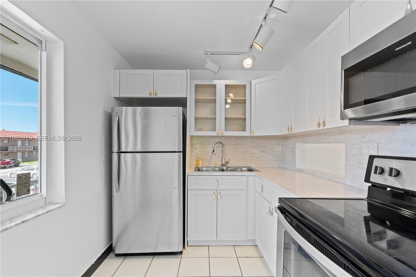 NEW WORLD CONDO APTS IV - Residential