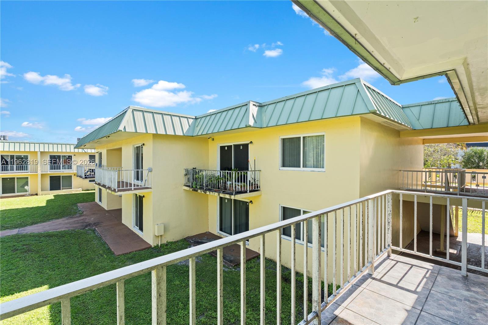 NEW WORLD CONDO APTS IV - Residential