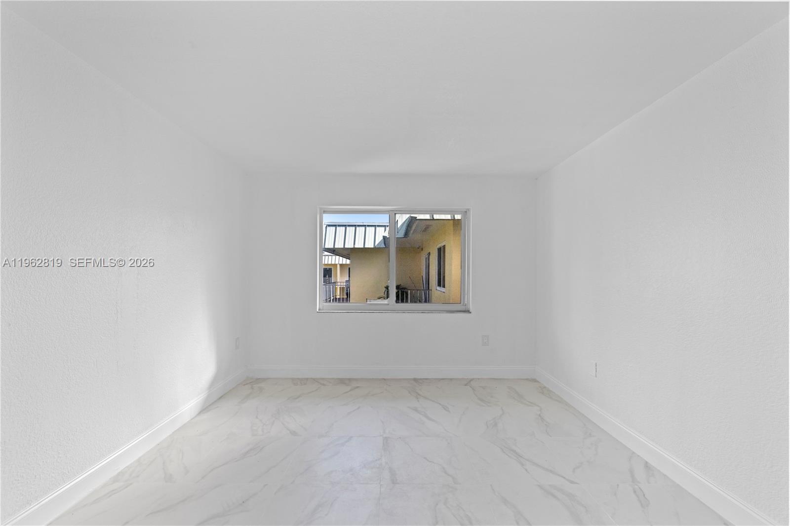 NEW WORLD CONDO APTS IV - Residential