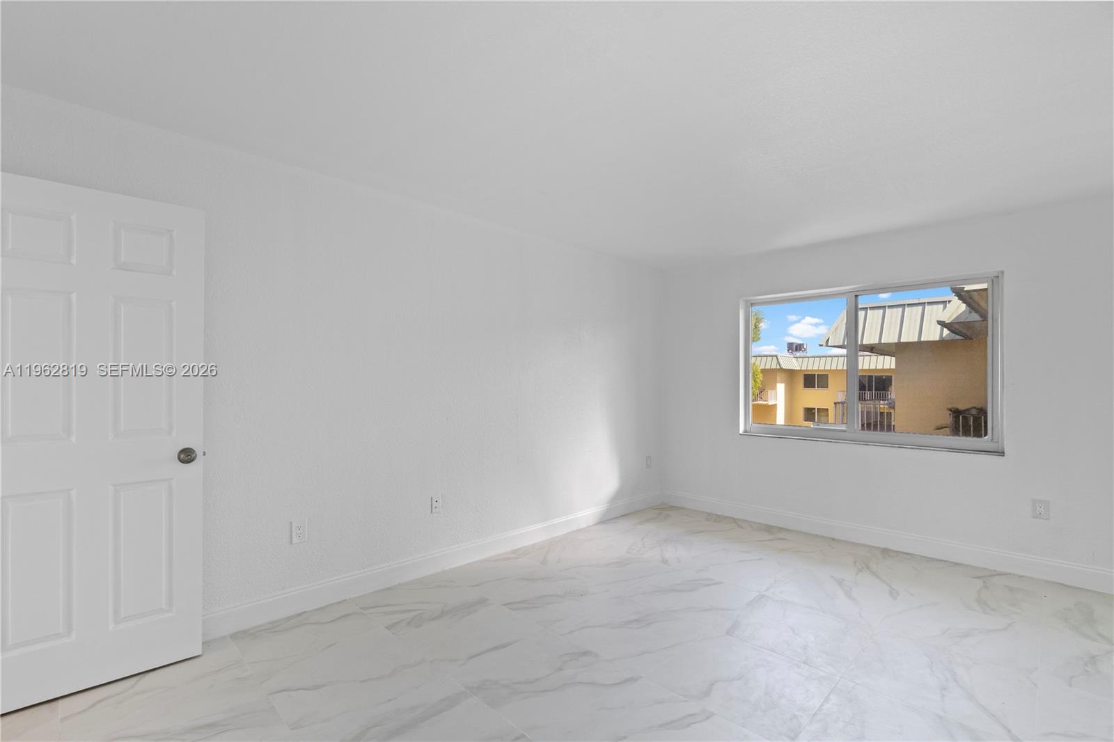 NEW WORLD CONDO APTS IV - Residential