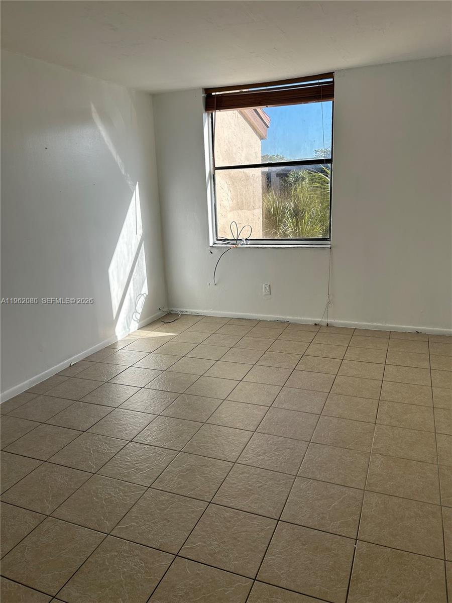 PROMENADE AT KENDALE LAKE - Residential