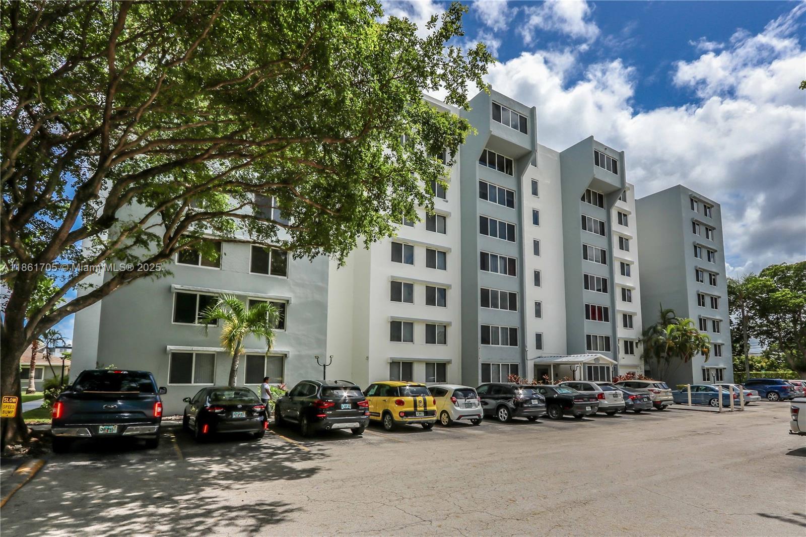 DADELAND PLACE CONDO - Residential