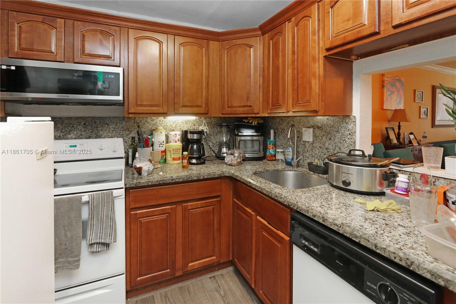 DADELAND PLACE CONDO - Residential