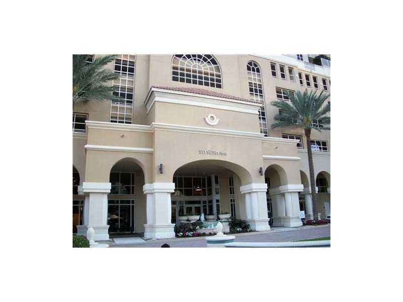 FULLY FURNISHED CHARMING STUDIO WITH AMAZING RIVER VIEWS IN A CONTEMPORARY HIGH RISE. 5 STAR AMENITIES, VALET PARKING, ROOF TOP POOL, MEDITATION GARDENS, 2 STORY FITNESS CENTER AND BUSINESS CENTER. 6 month rental at $1,950 and 1 year at $1,850