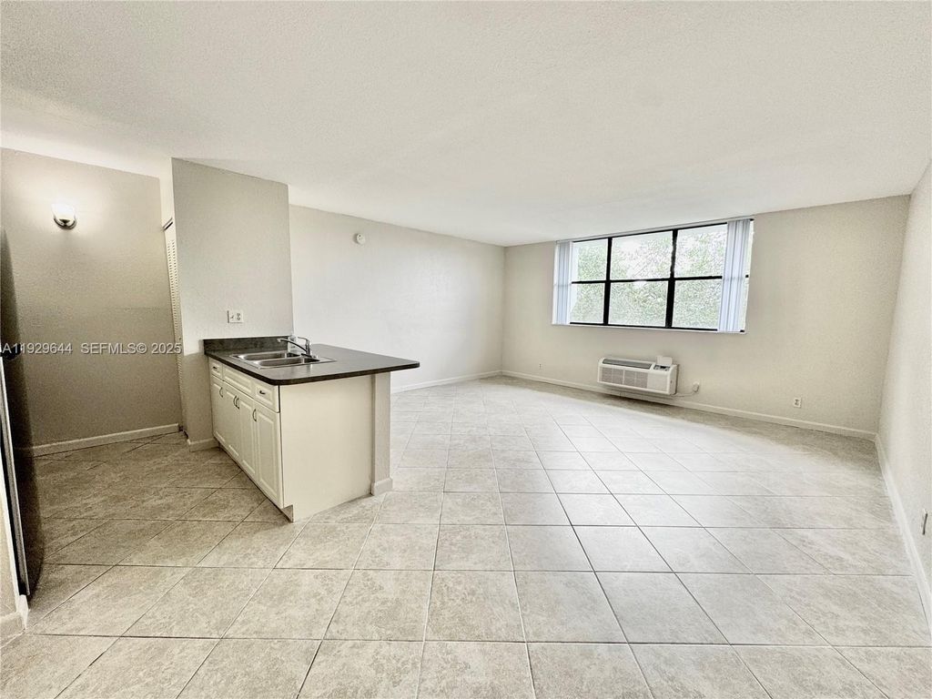 Photo of 2401 Riverside Dr #518-B, Coral Springs, FL 33065 (MLS # A11929644)